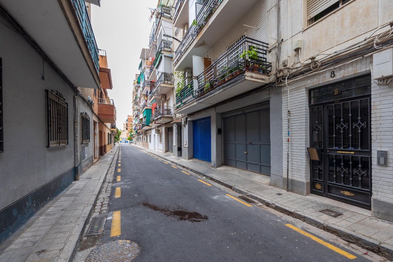 Erhverv til salg i Granada by med garage - € 60.000 (Ref: 9422389)