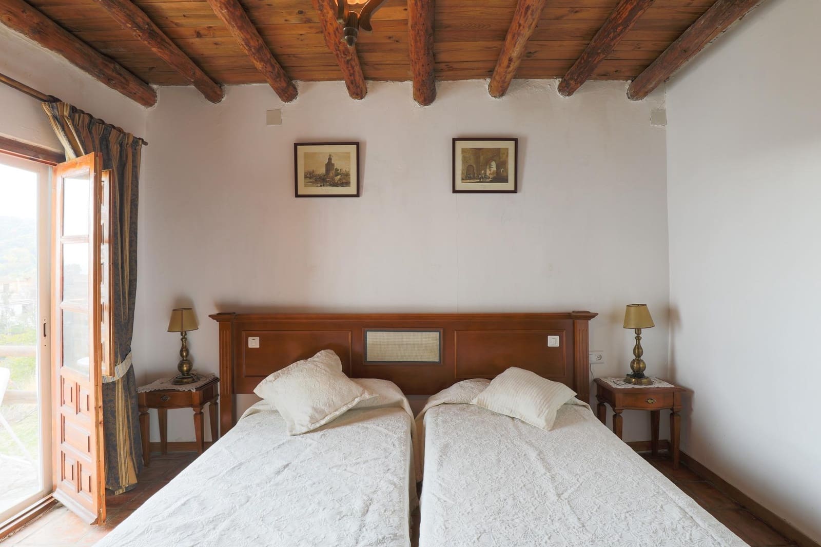 15 soverom Villa til salgs i Busquistar med garasje - € 428 656 (Ref: 9422391)