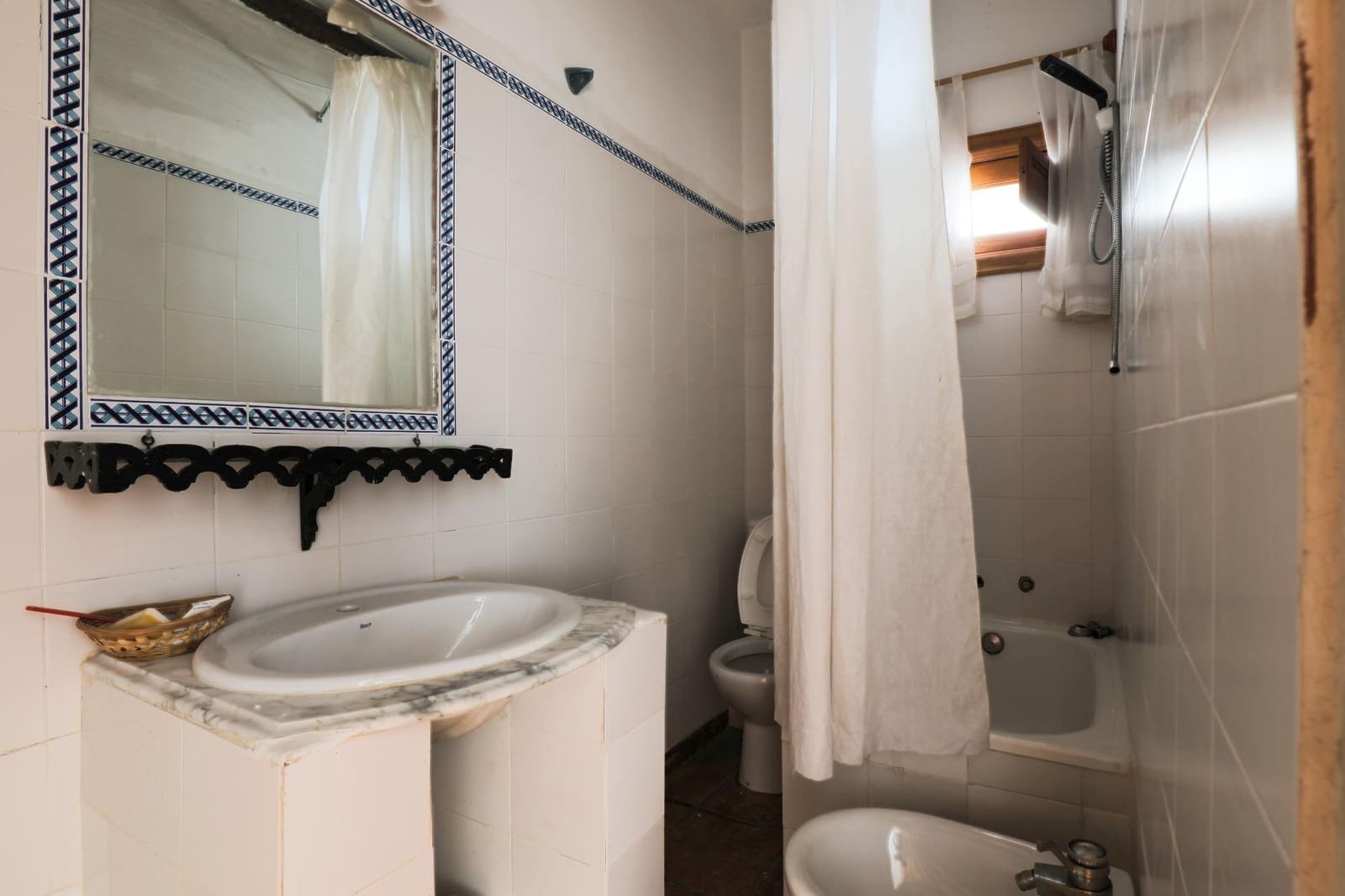 15 soverom Villa til salgs i Busquistar med garasje - € 428 656 (Ref: 9422391)