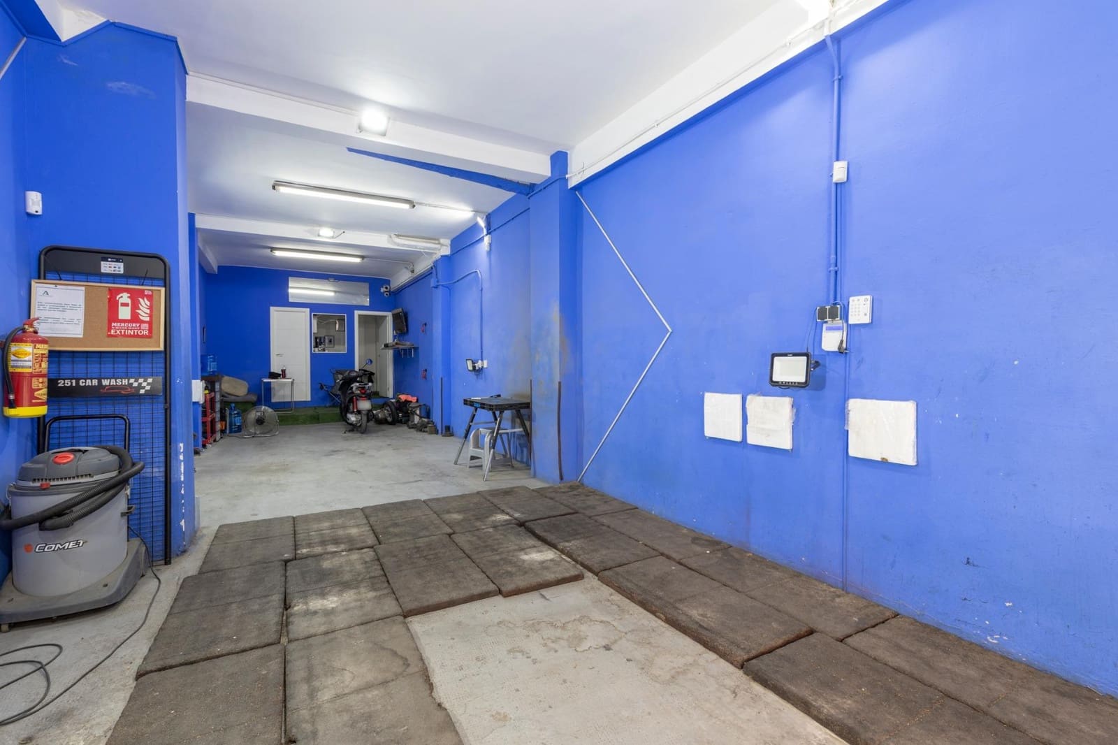 Commercieel te koop in Granada stad - € 130.000 (Ref: 9422396)