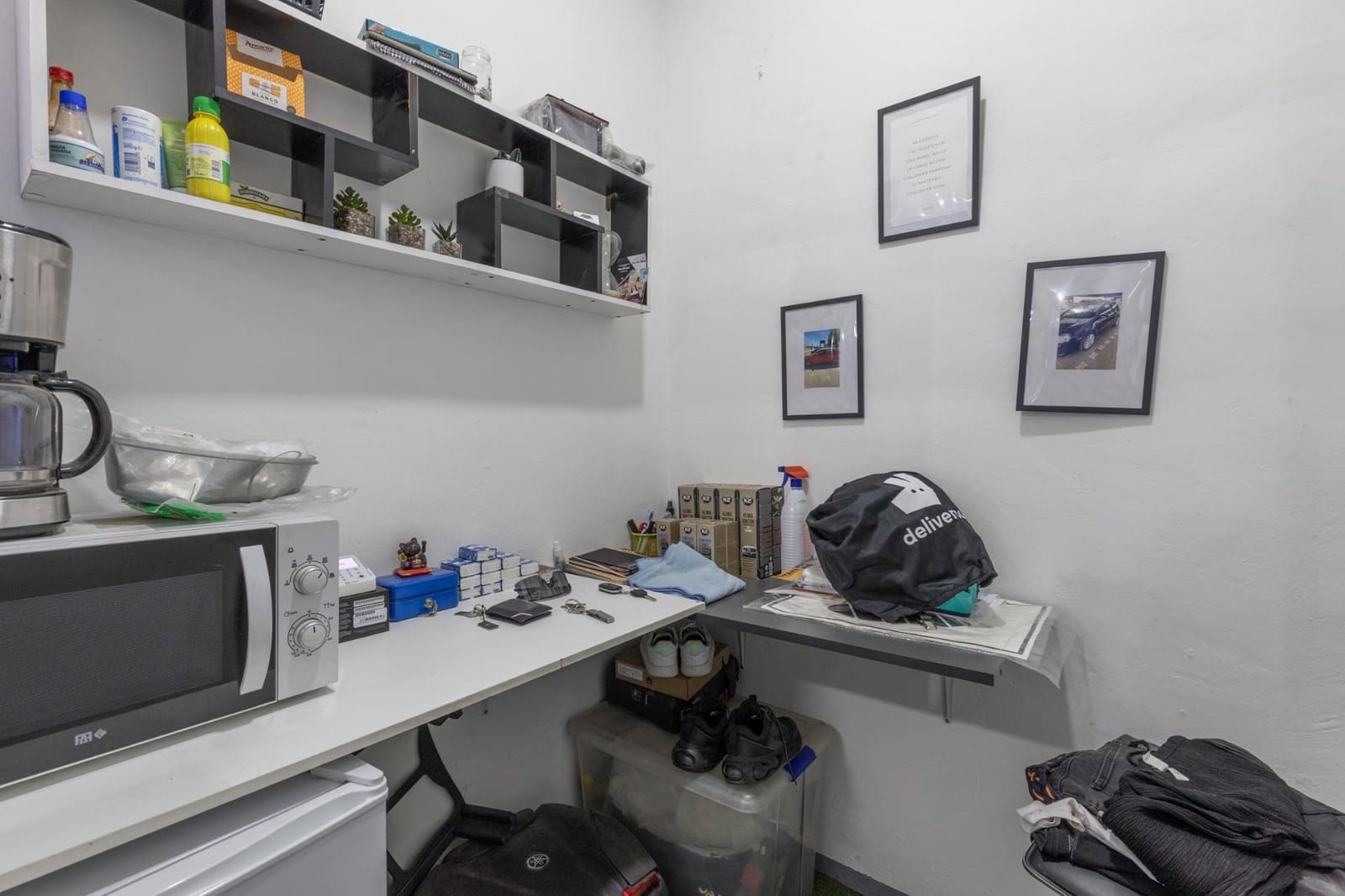 Commercieel te koop in Granada stad - € 130.000 (Ref: 9422396)