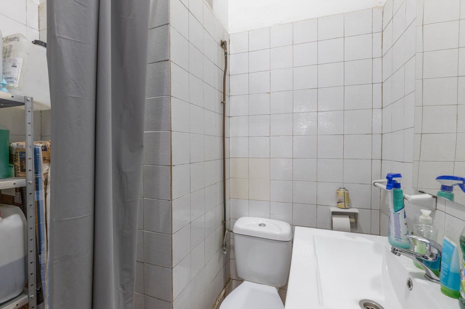 Commercieel te koop in Granada stad - € 130.000 (Ref: 9422396)