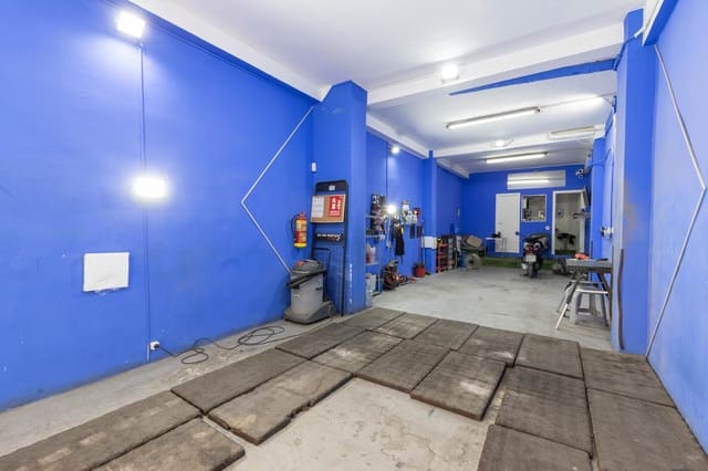 Commercieel te koop in Granada stad - € 130.000 (Ref: 9422396)