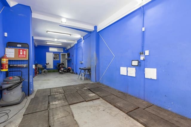 Commercieel te koop in Granada stad - € 130.000 (Ref: 9422396)