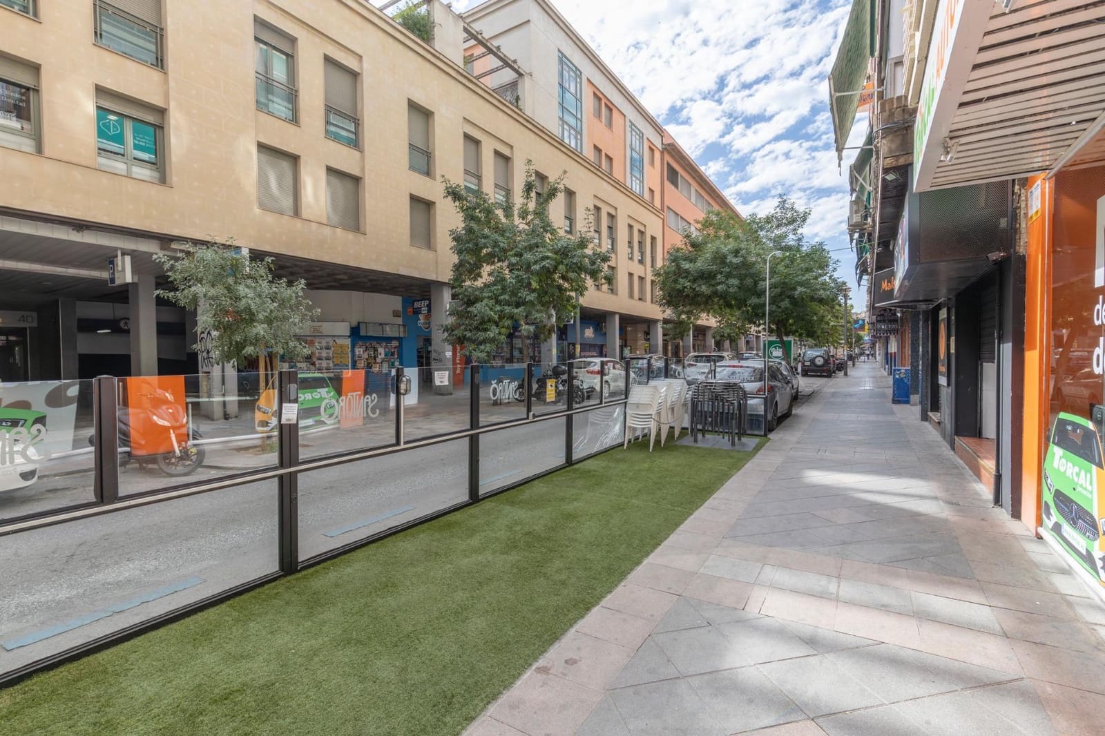 Commercieel te koop in Granada stad - € 130.000 (Ref: 9422396)