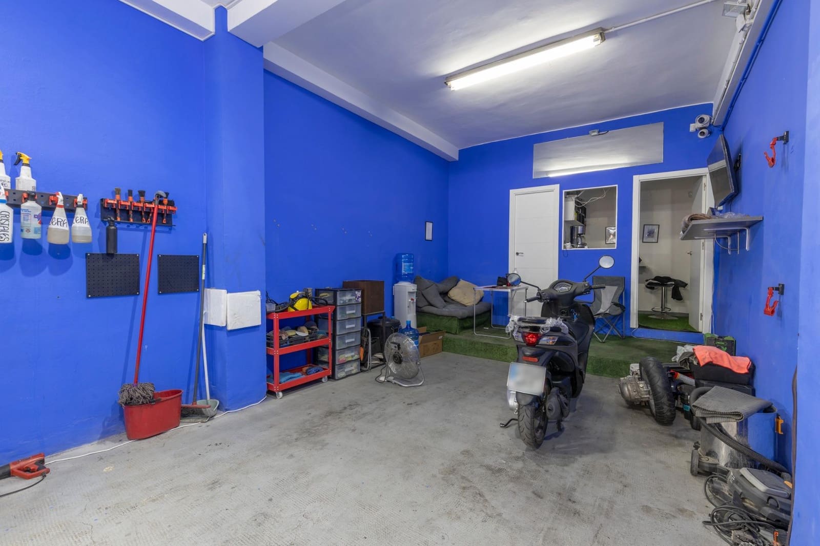 Commercieel te koop in Granada stad - € 130.000 (Ref: 9422396)