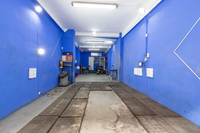 Commercieel te koop in Granada stad - € 130.000 (Ref: 9422396)