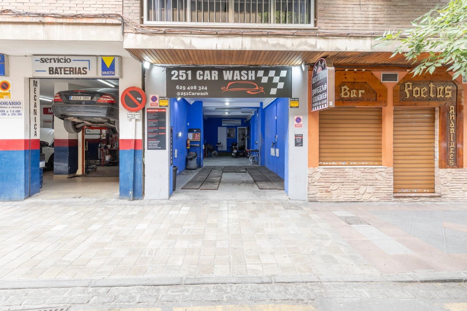 Commercieel te koop in Granada stad - € 130.000 (Ref: 9422396)