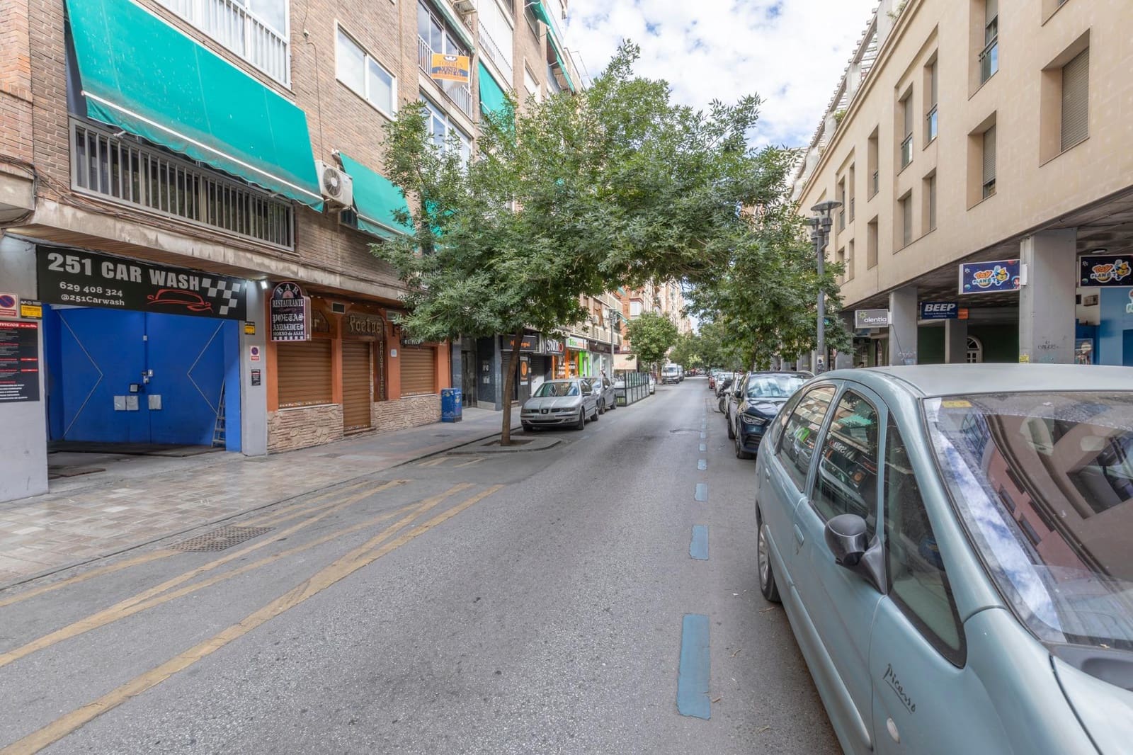 Commercieel te koop in Granada stad - € 130.000 (Ref: 9422396)