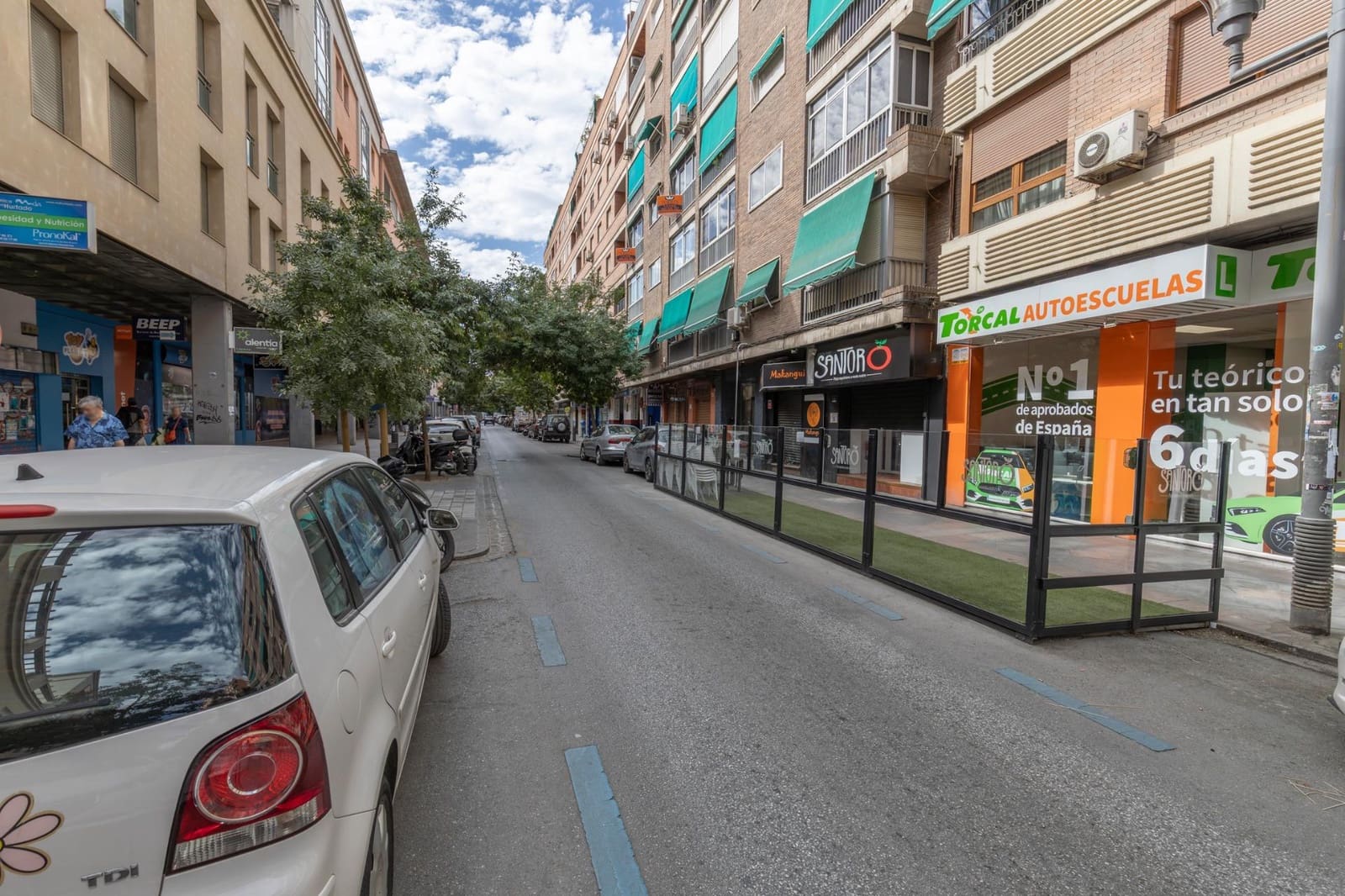 Commercieel te koop in Granada stad - € 130.000 (Ref: 9422396)