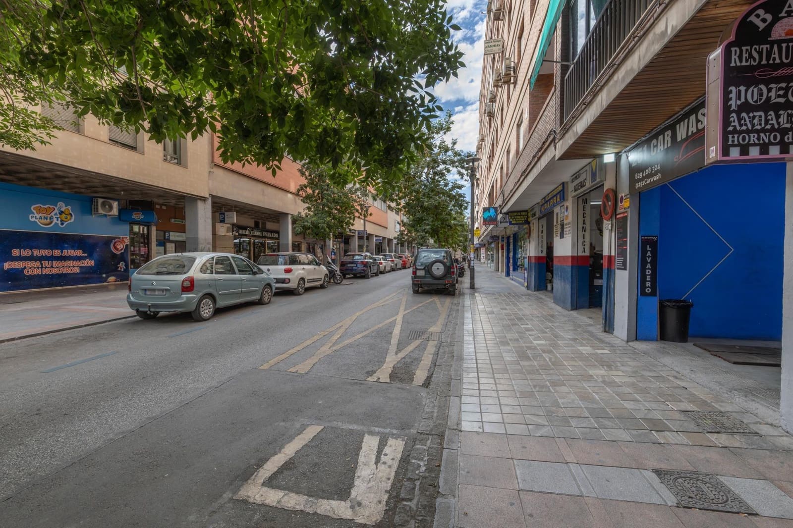Commercieel te koop in Granada stad - € 130.000 (Ref: 9422396)