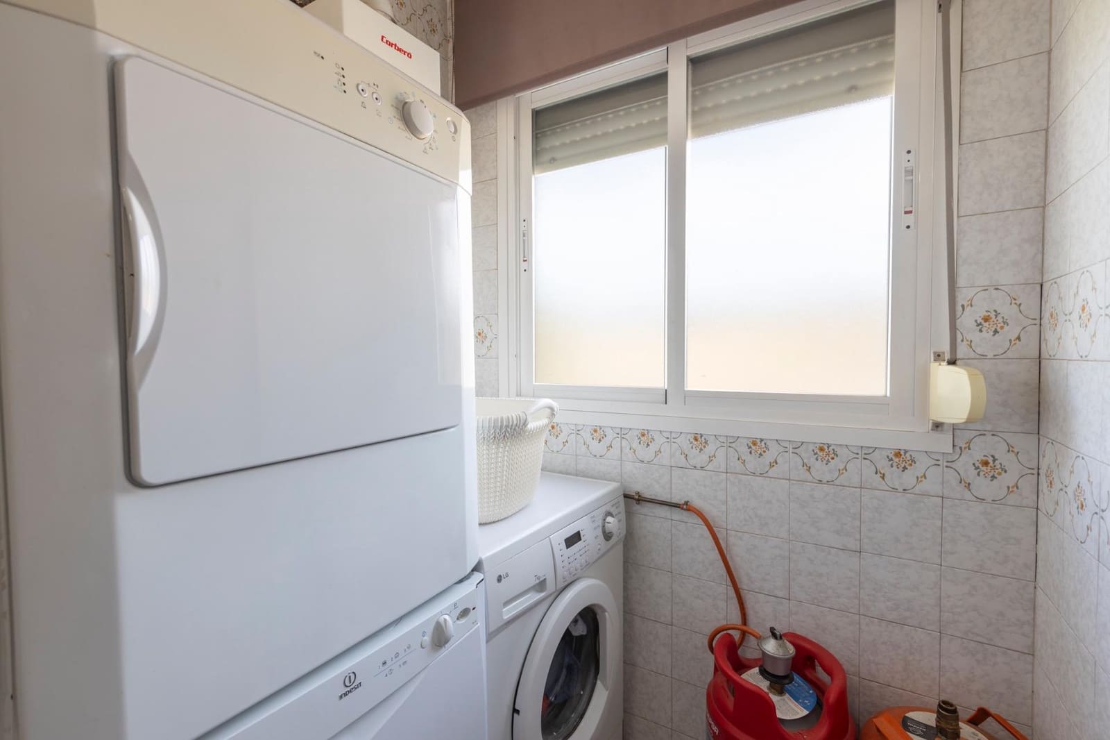 Piso de 3 habitaciones en Granada ciudad en venta con garaje - 135.000 € (Ref: 9422397)