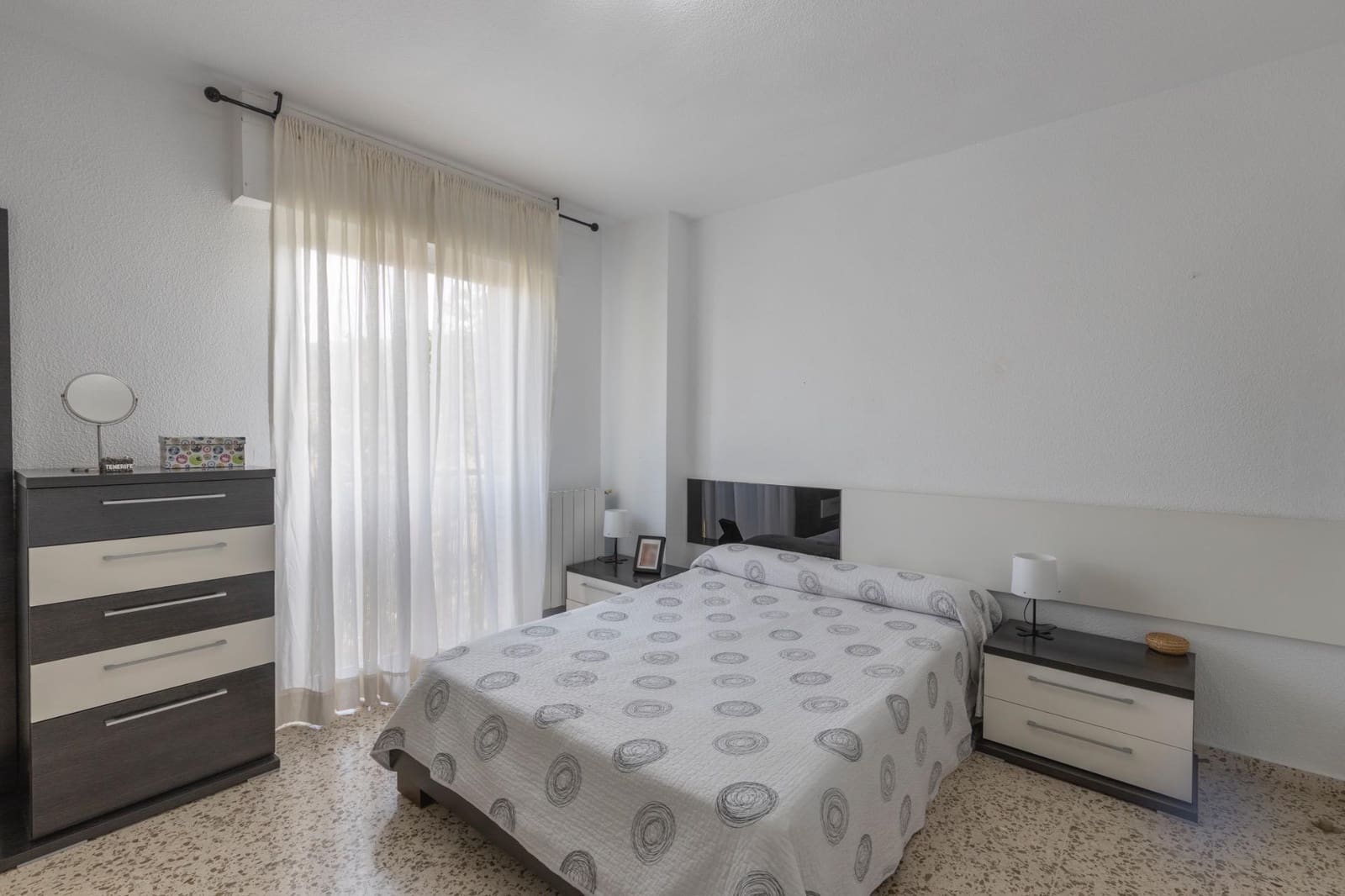 Piso de 3 habitaciones en Granada ciudad en venta con garaje - 135.000 € (Ref: 9422397)