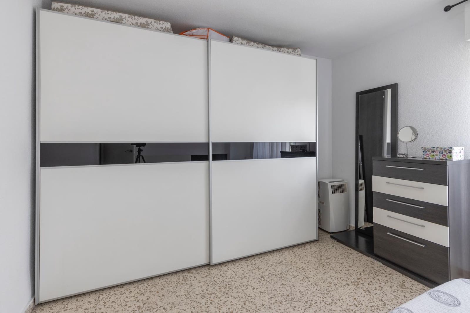 Piso de 3 habitaciones en Granada ciudad en venta con garaje - 135.000 € (Ref: 9422397)