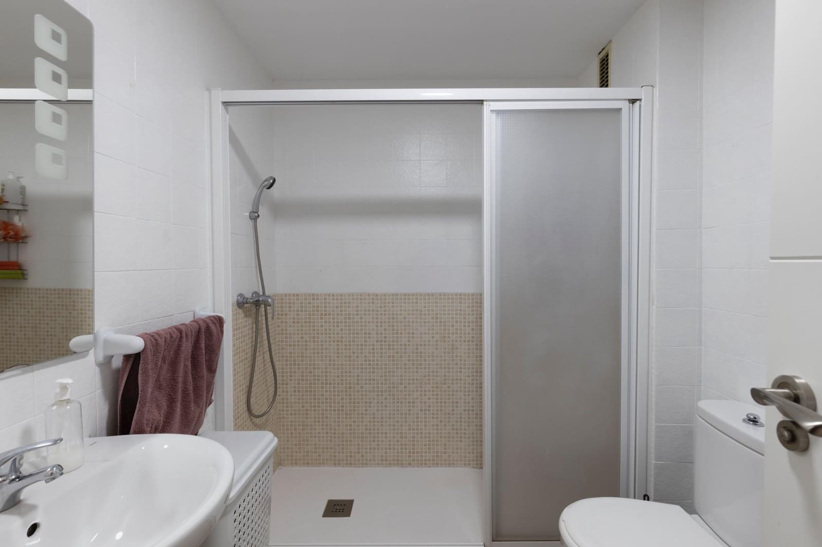 Piso de 3 habitaciones en Granada ciudad en venta con garaje - 135.000 € (Ref: 9422397)