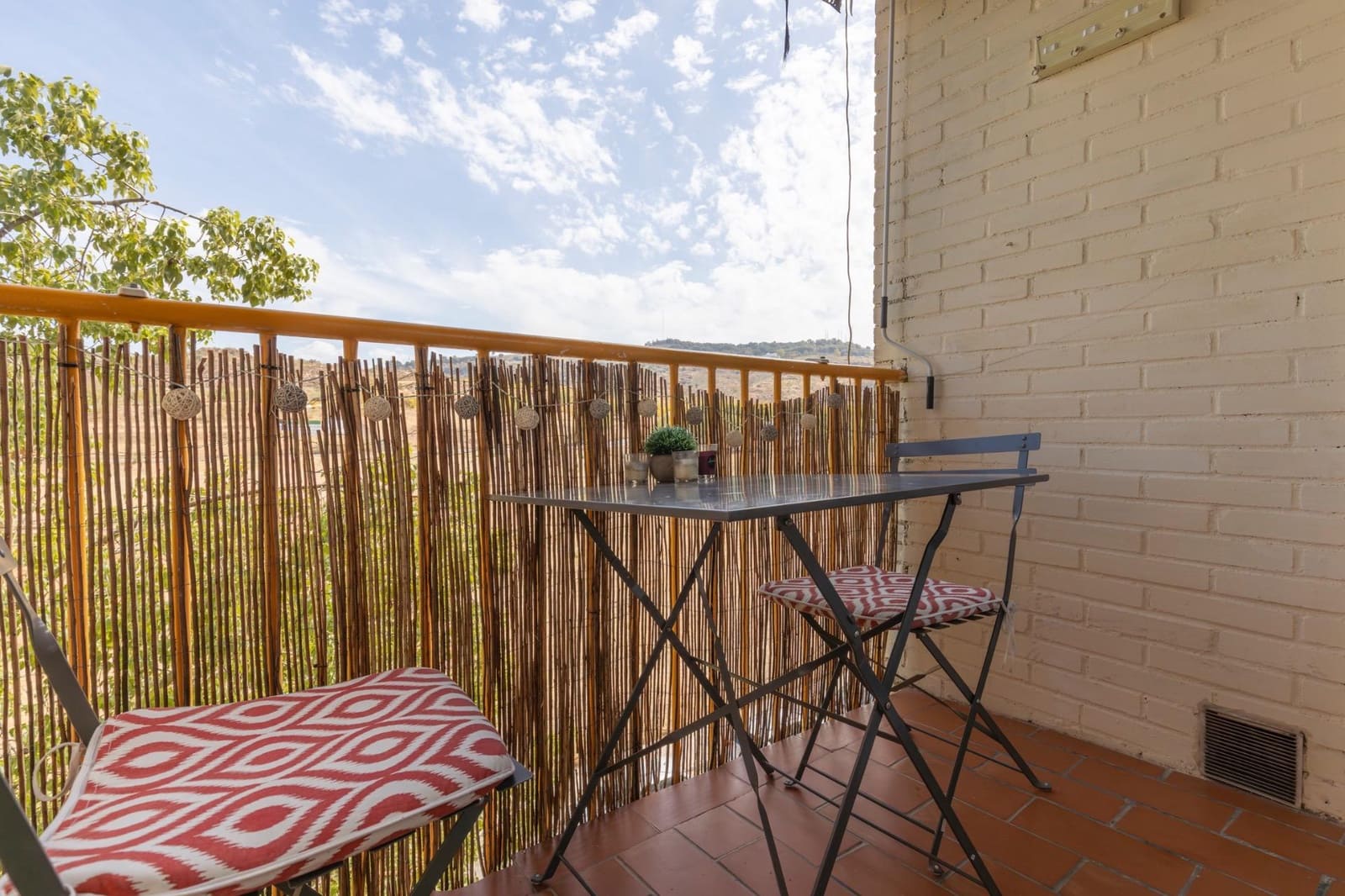 Piso de 3 habitaciones en Granada ciudad en venta con garaje - 135.000 € (Ref: 9422397)