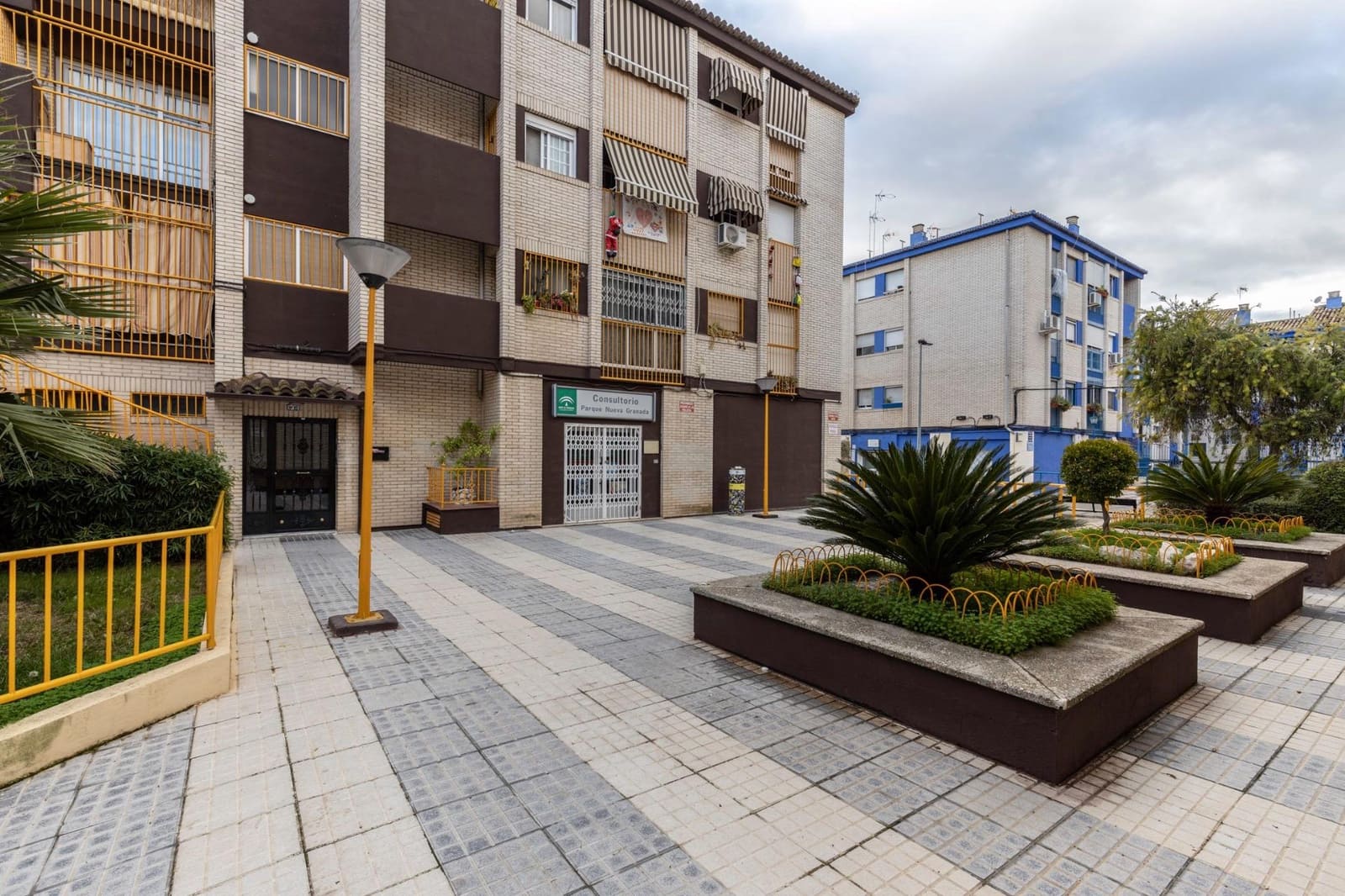 Piso de 3 habitaciones en Granada ciudad en venta con garaje - 135.000 € (Ref: 9422397)