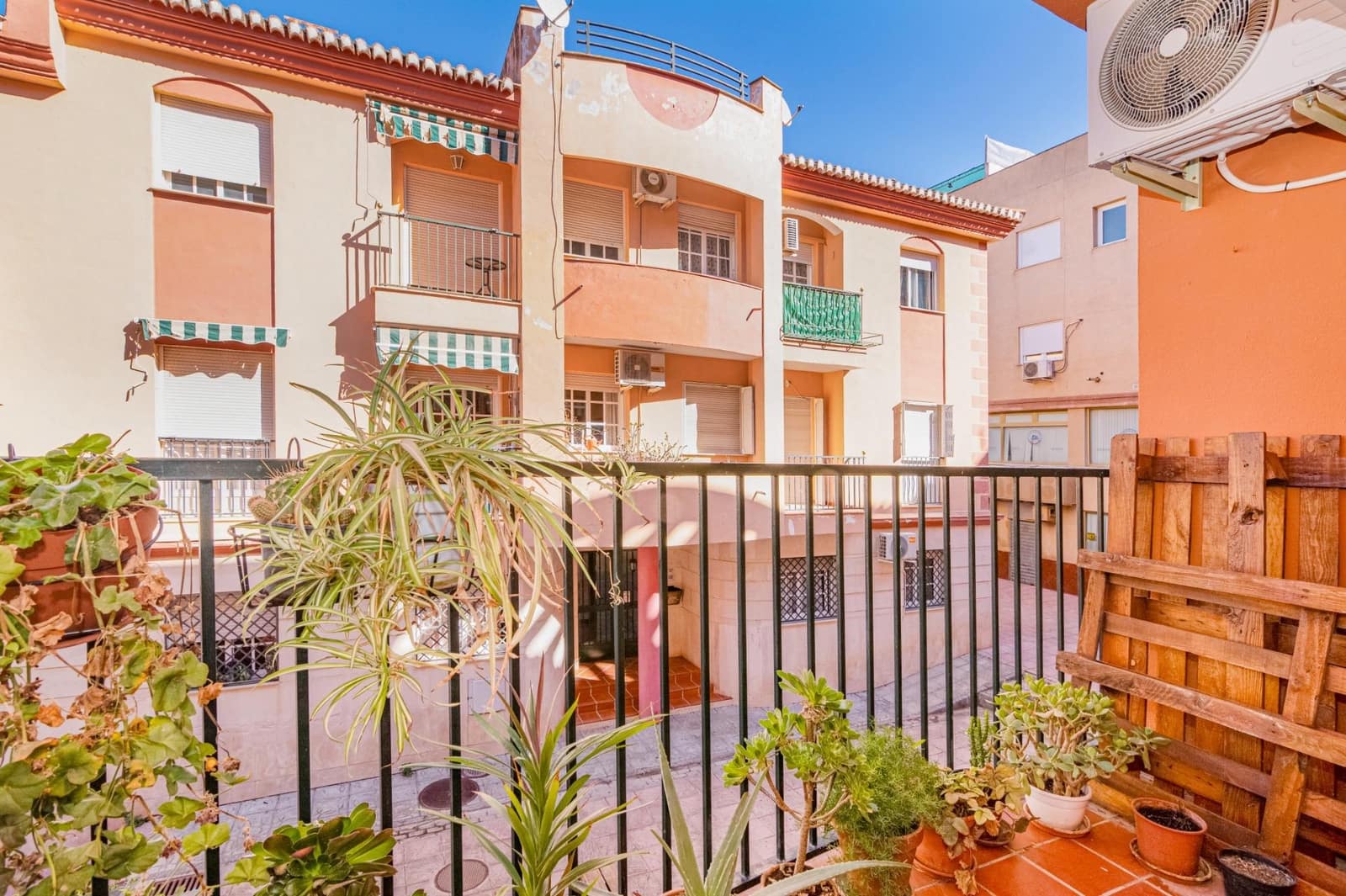3 bedroom Flat for sale in Las Gabias with garage - € 157,000 (Ref: 9422400)