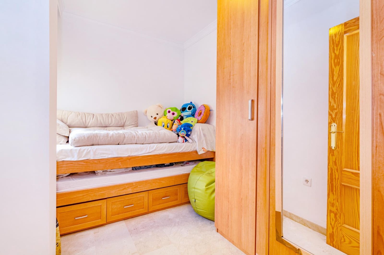 3 bedroom Flat for sale in Las Gabias with garage - € 157,000 (Ref: 9422400)