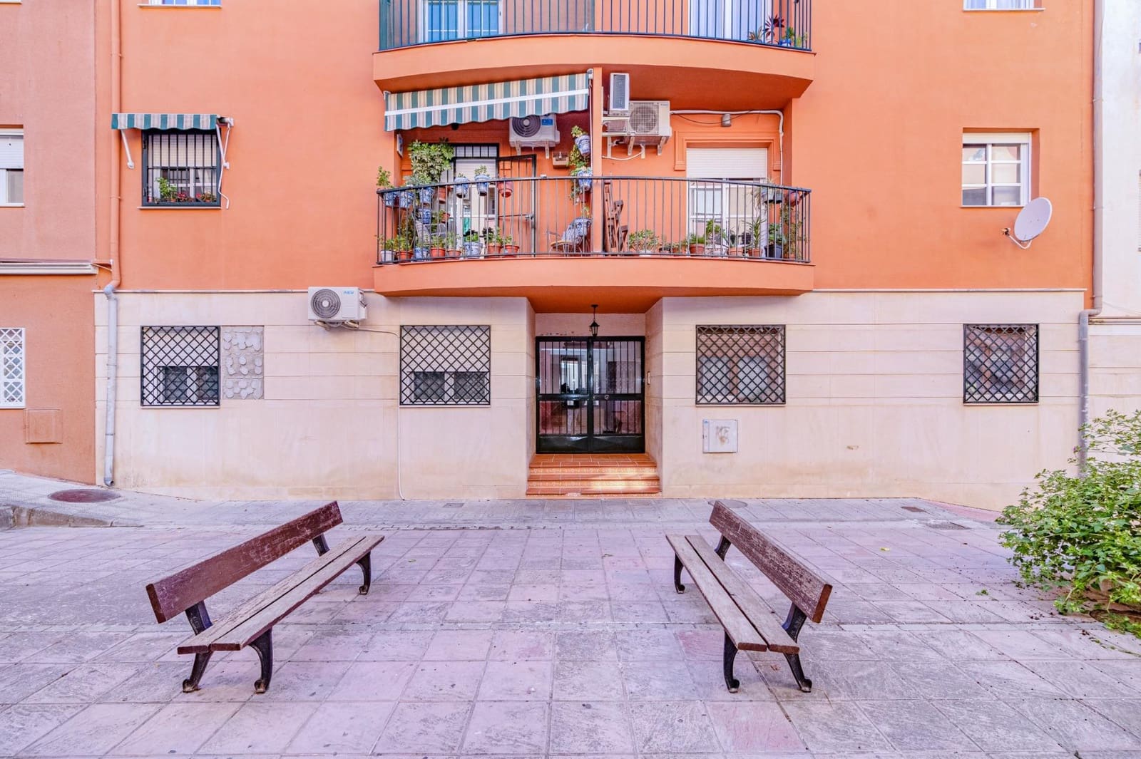 3 bedroom Flat for sale in Las Gabias with garage - € 157,000 (Ref: 9422400)