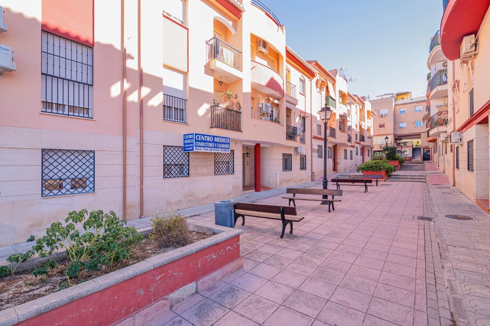 3 bedroom Flat for sale in Las Gabias with garage - € 157,000 (Ref: 9422400)