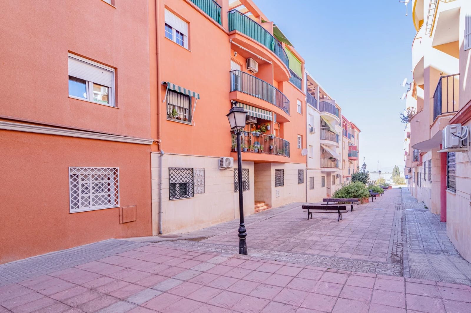 3 bedroom Flat for sale in Las Gabias with garage - € 157,000 (Ref: 9422400)