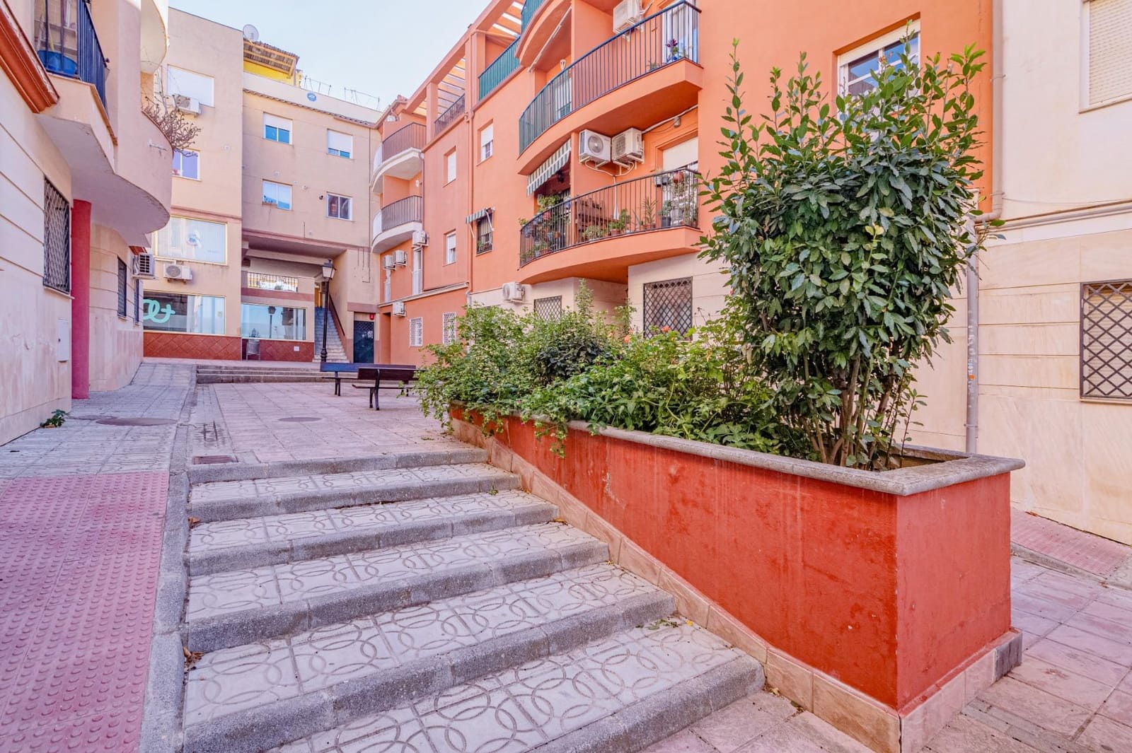 3 bedroom Flat for sale in Las Gabias with garage - € 157,000 (Ref: 9422400)