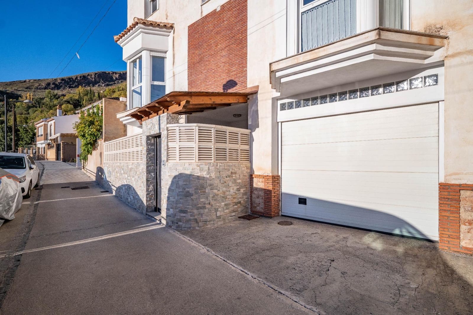 3 soveværelse Byhus til salg i Guejar Sierra med garage - € 349.000 (Ref: 9422407)