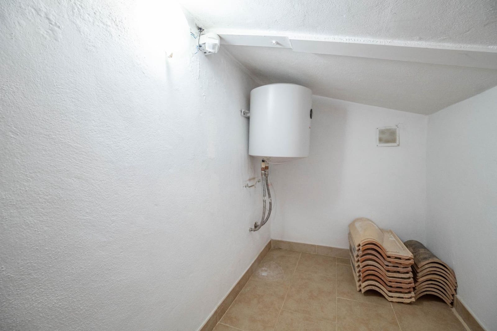 3 soveværelse Byhus til salg i Guejar Sierra med garage - € 349.000 (Ref: 9422407)