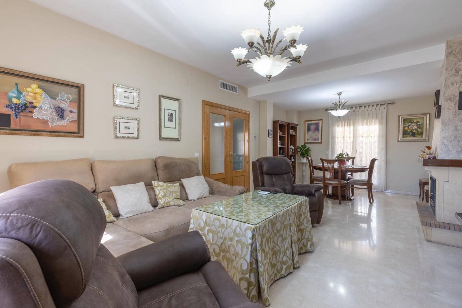 4 slaapkamer Halfvrijstaande villa te koop in Albolote met garage - € 304.900 (Ref: 9422408)