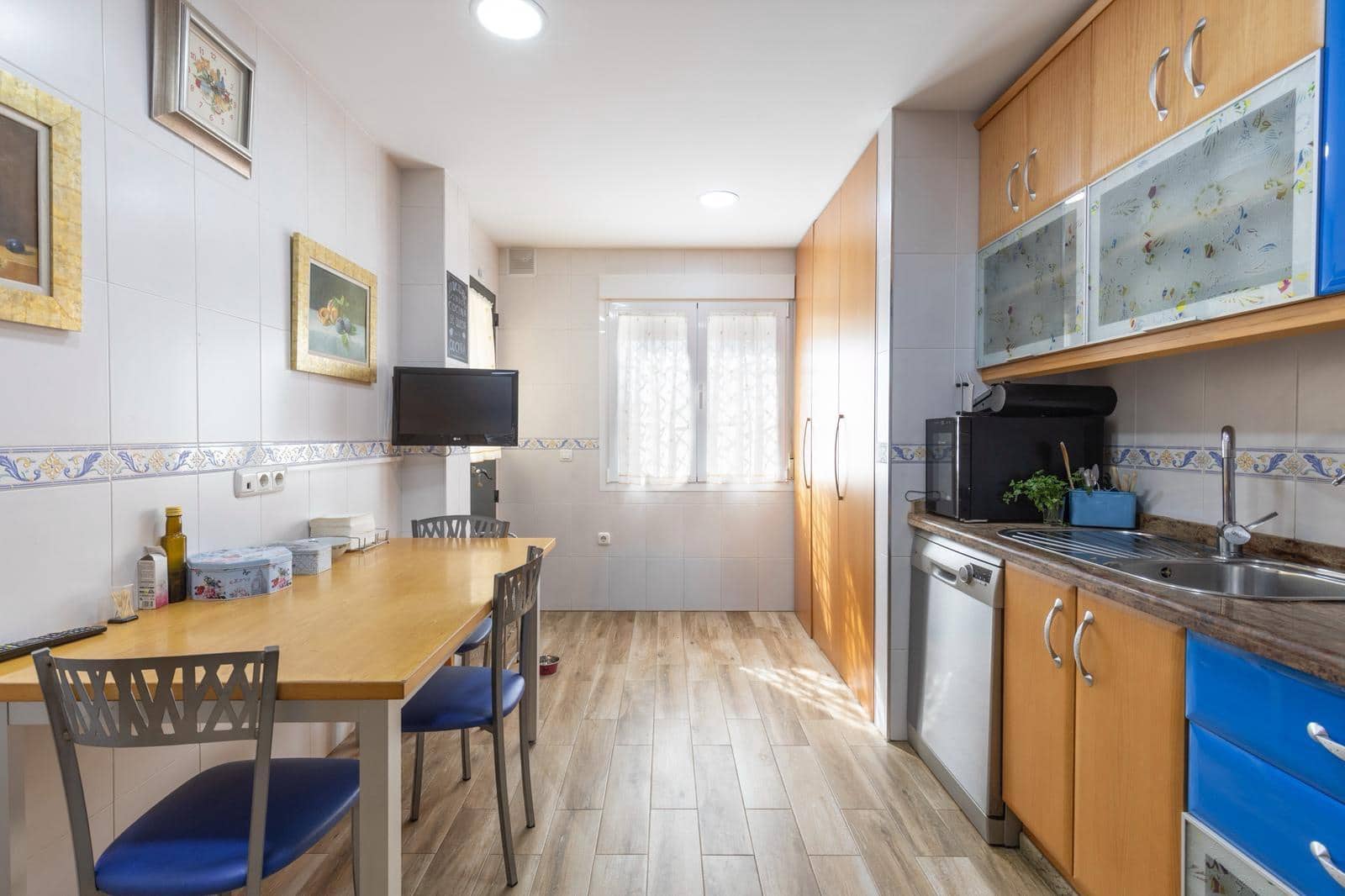 4 slaapkamer Halfvrijstaande villa te koop in Albolote met garage - € 304.900 (Ref: 9422408)