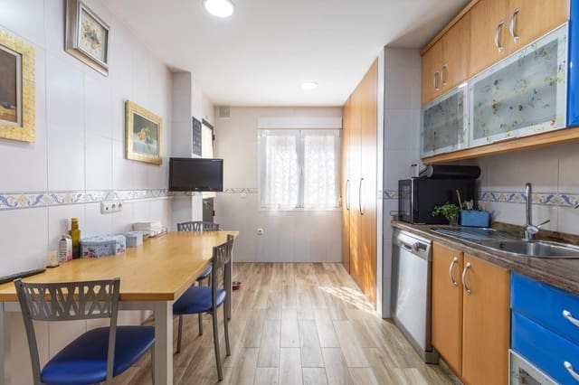 4 slaapkamer Halfvrijstaande villa te koop in Albolote met garage - € 304.900 (Ref: 9422408)