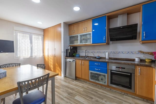 4 slaapkamer Halfvrijstaande villa te koop in Albolote met garage - € 304.900 (Ref: 9422408)