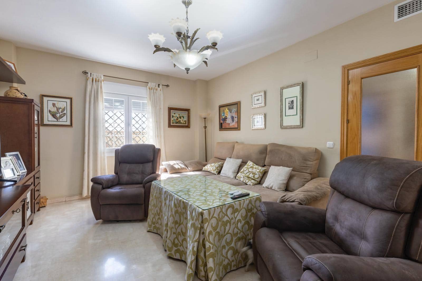 4 slaapkamer Halfvrijstaande villa te koop in Albolote met garage - € 304.900 (Ref: 9422408)