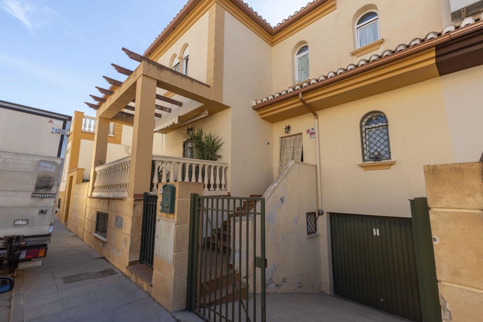 4 slaapkamer Halfvrijstaande villa te koop in Albolote met garage - € 304.900 (Ref: 9422408)