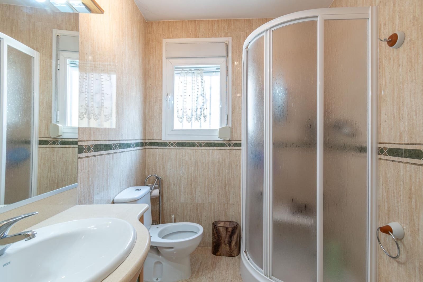 4 soverom Rekkehus til salgs i Las Gabias med svømmebasseng garasje - € 310 000 (Ref: 9427165)