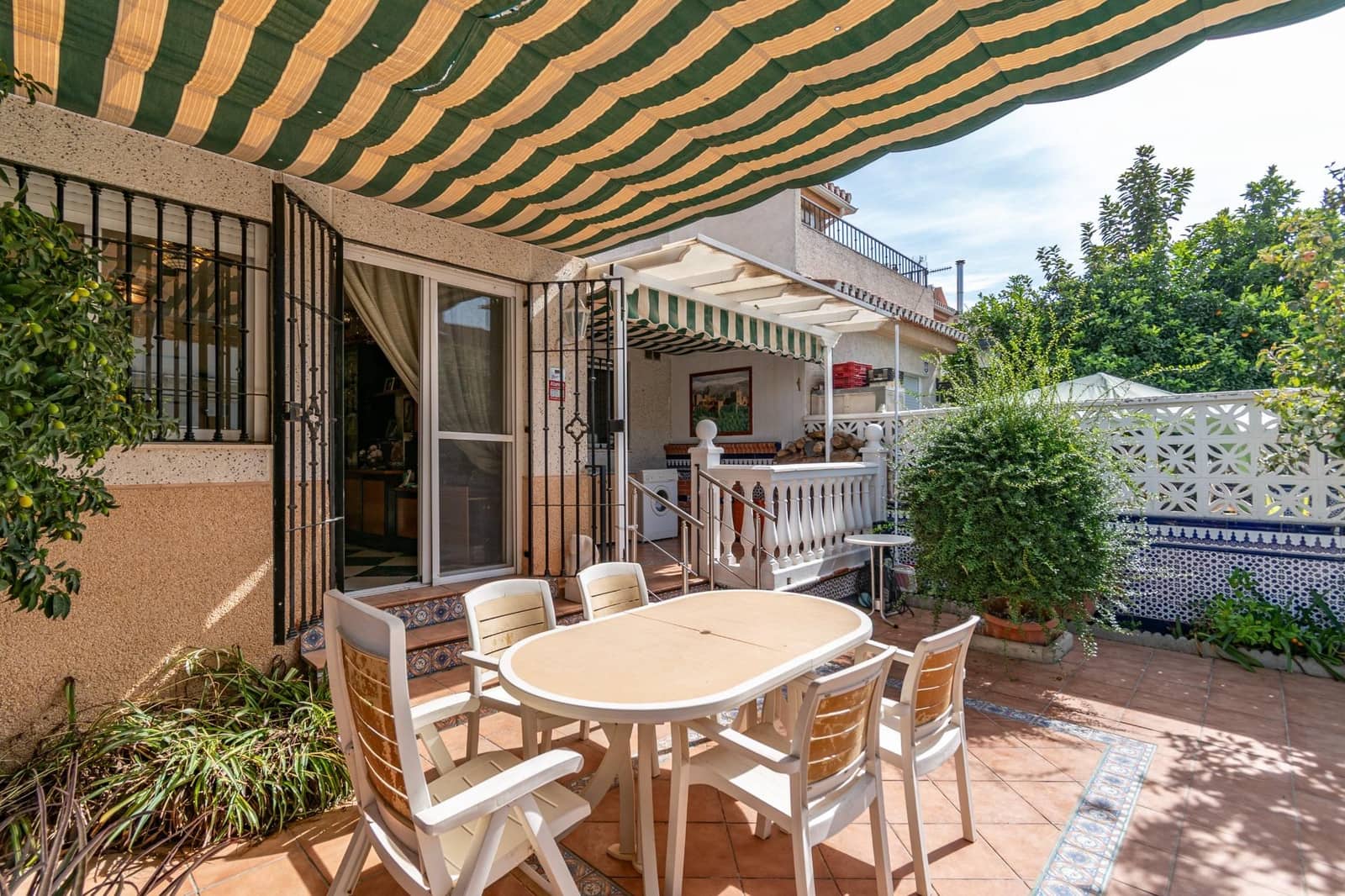 4 soverom Rekkehus til salgs i Las Gabias med svømmebasseng garasje - € 310 000 (Ref: 9427165)