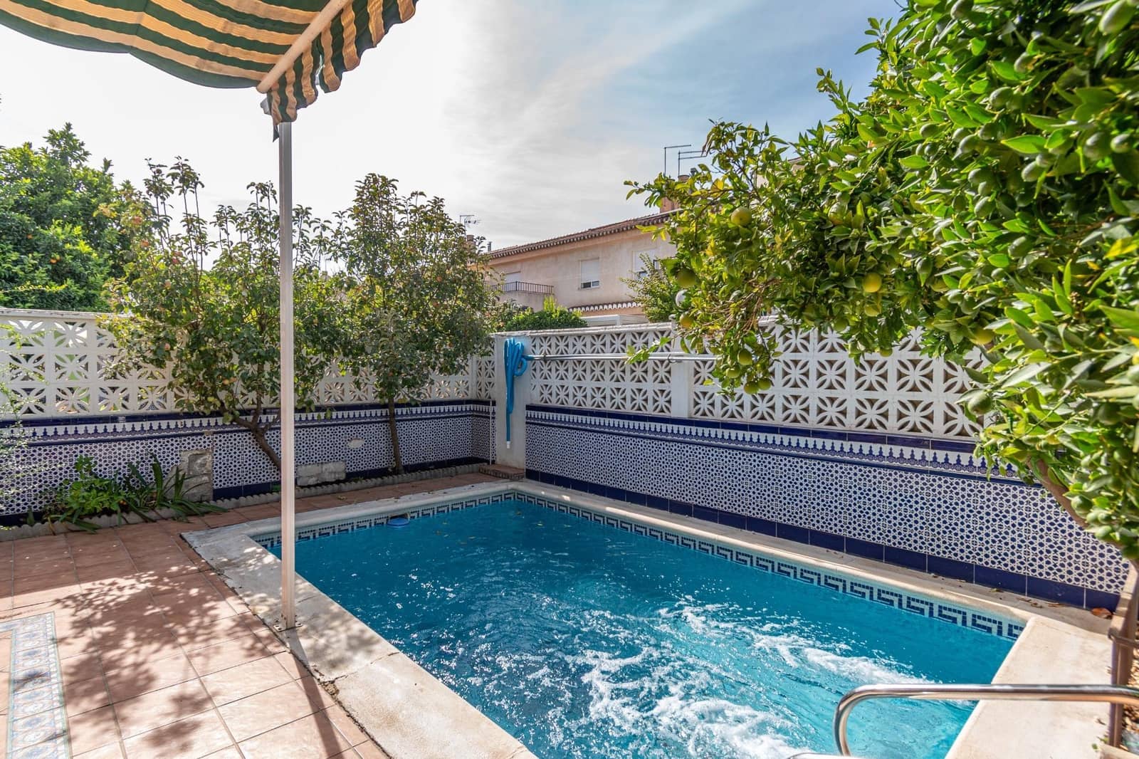 4 soverom Rekkehus til salgs i Las Gabias med svømmebasseng garasje - € 310 000 (Ref: 9427165)