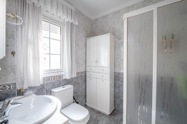 Apartamento de 4 habitaciones en Granada ciudad en venta con garaje - 489.000 € (Ref: 9427173)