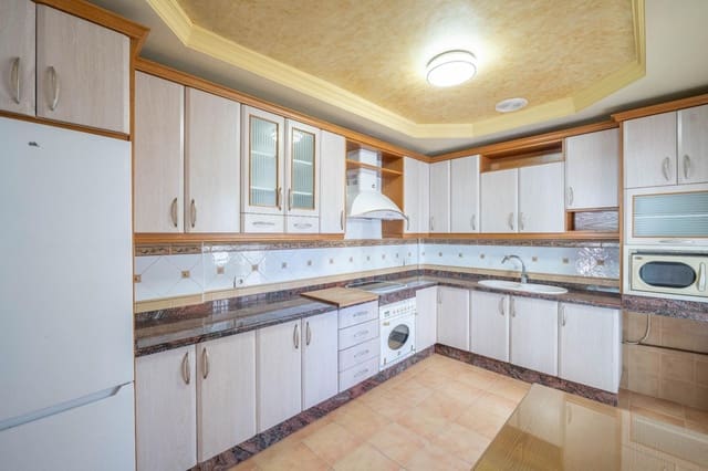 Apartamento de 4 habitaciones en Granada ciudad en venta con garaje - 489.000 € (Ref: 9427173)