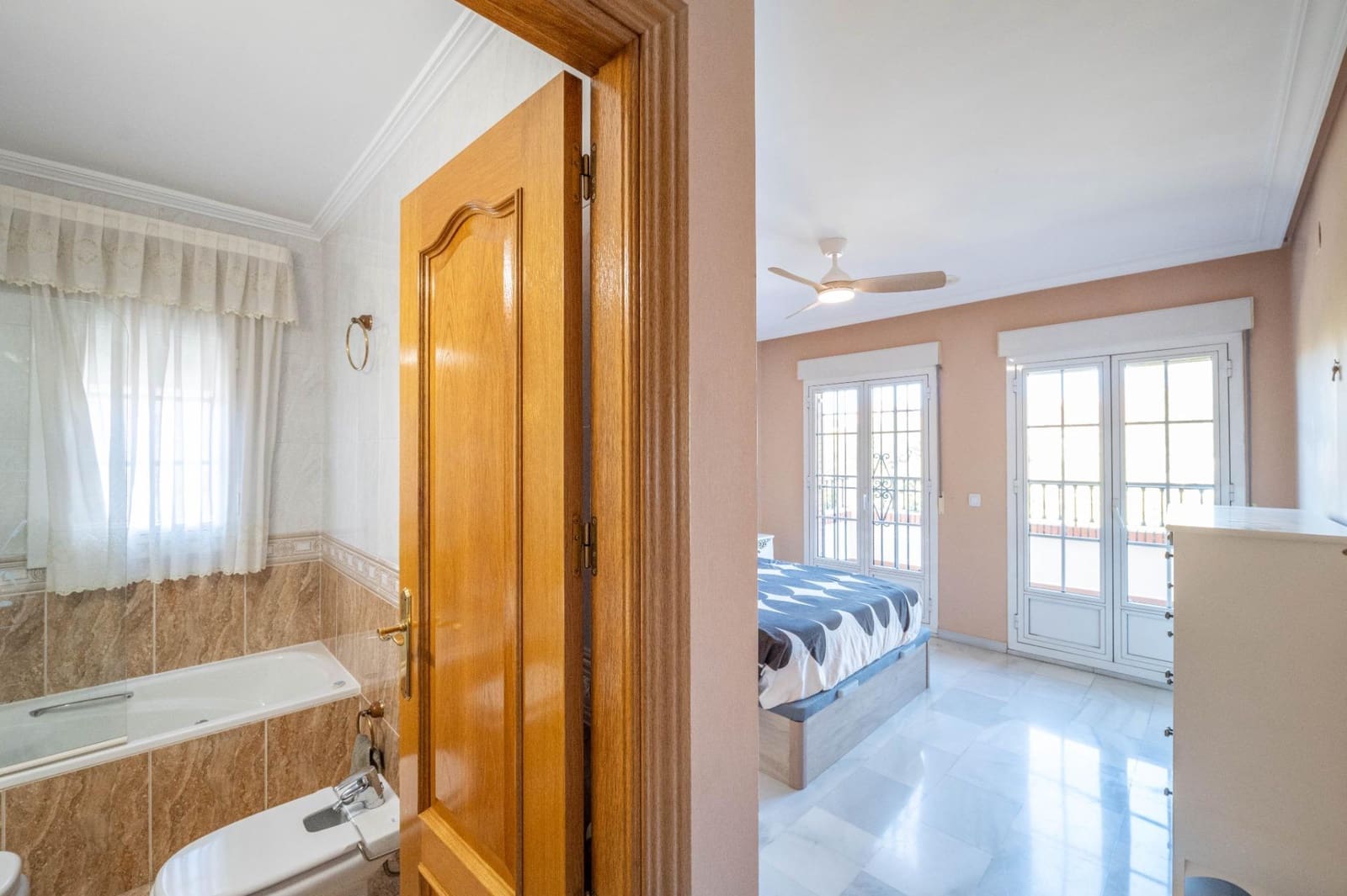 Apartamento de 4 habitaciones en Granada ciudad en venta con garaje - 489.000 € (Ref: 9427173)