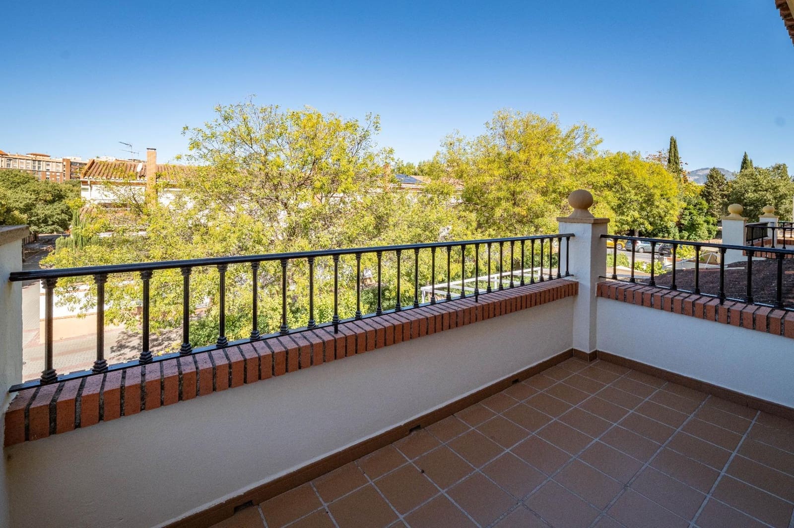 Apartamento de 4 habitaciones en Granada ciudad en venta con garaje - 489.000 € (Ref: 9427173)