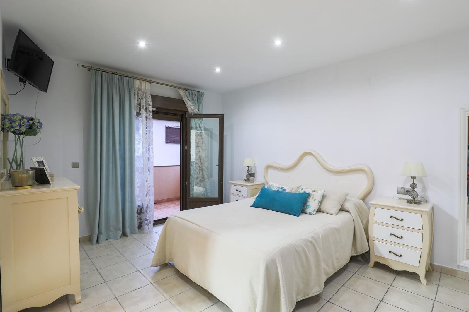 5 bedroom Villa for sale in Padul with garage - € 398,000 (Ref: 9427174)