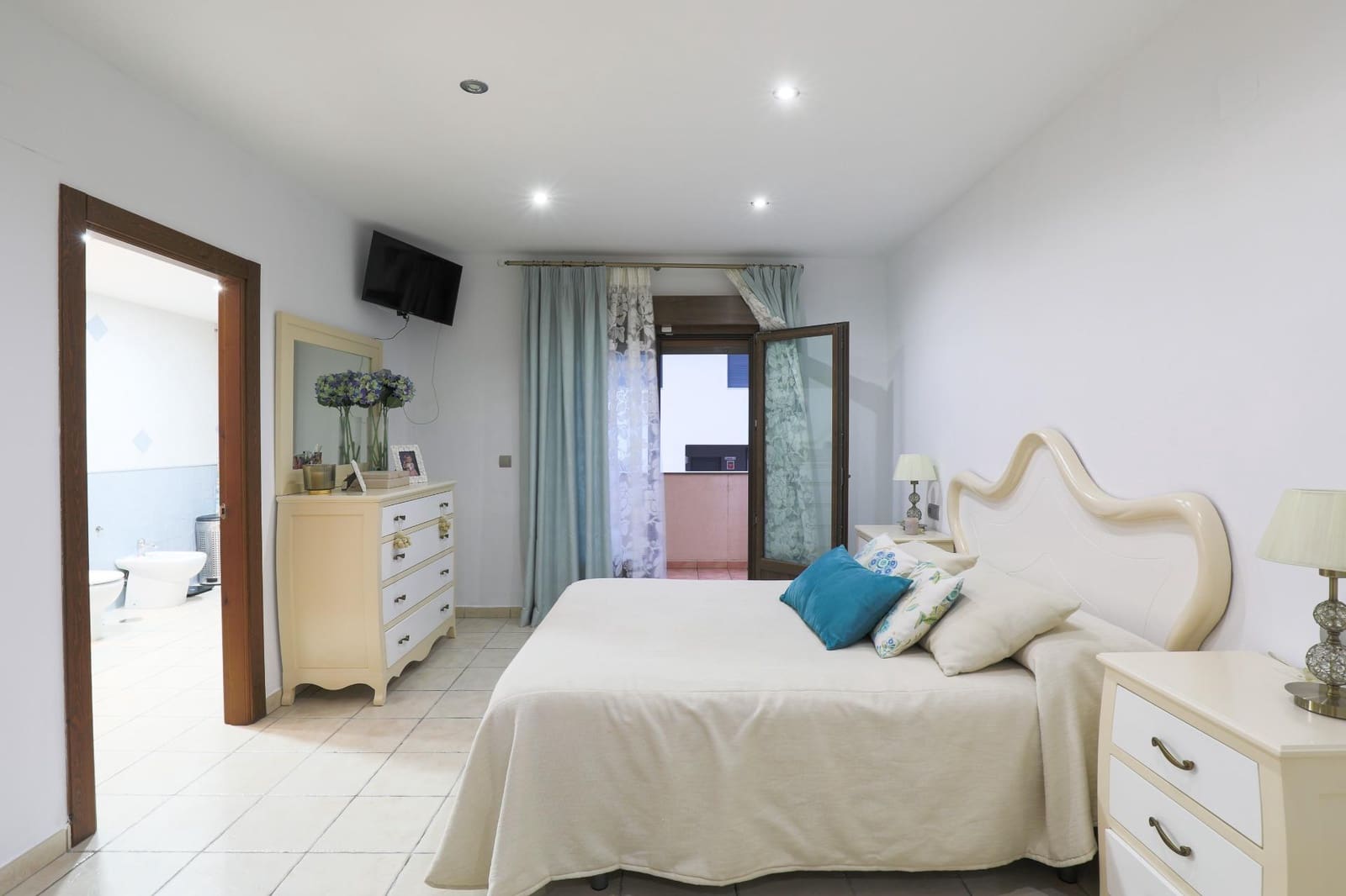 5 bedroom Villa for sale in Padul with garage - € 398,000 (Ref: 9427174)