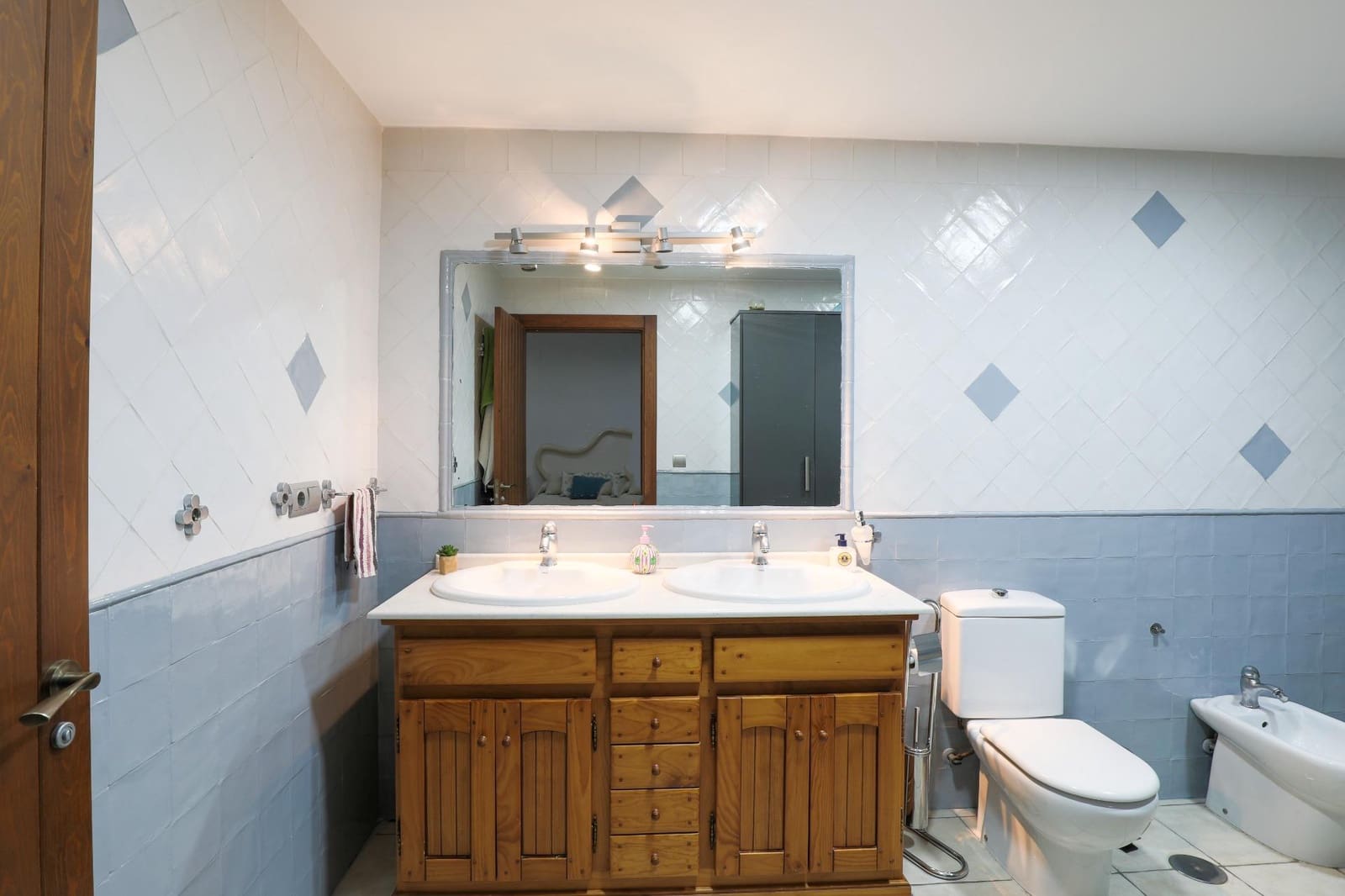 5 bedroom Villa for sale in Padul with garage - € 398,000 (Ref: 9427174)