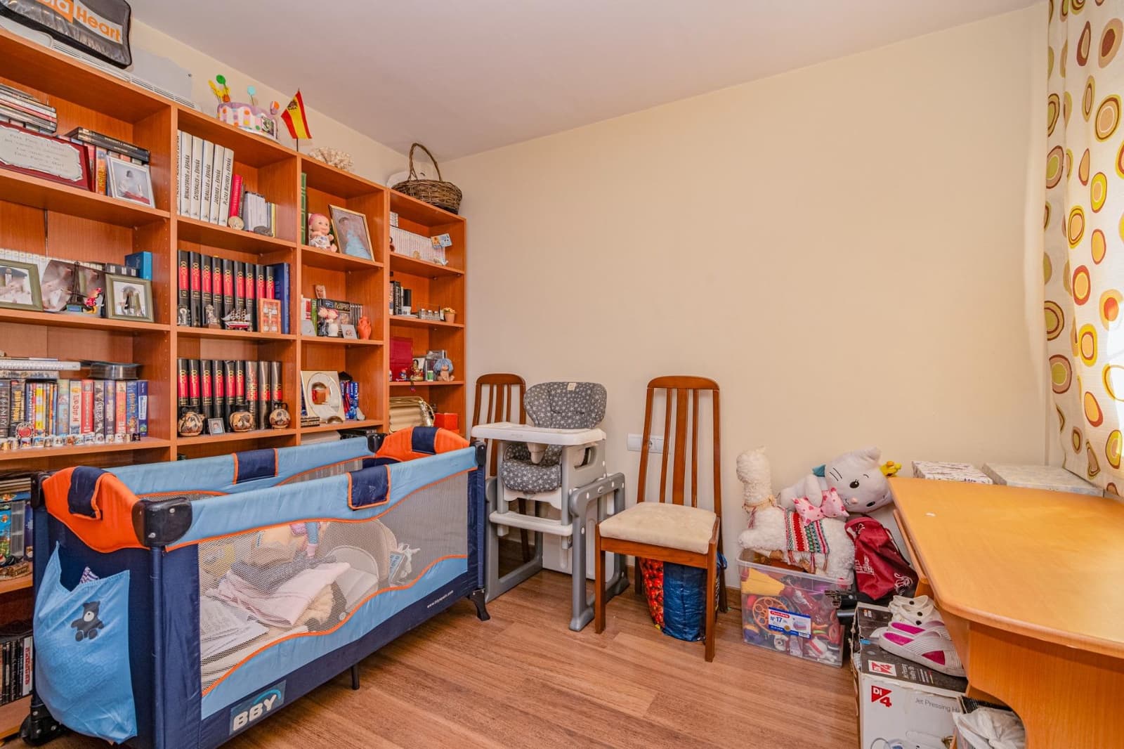 Adosado de 6 habitaciones en Granada ciudad en venta - 385.000 € (Ref: 9427175)