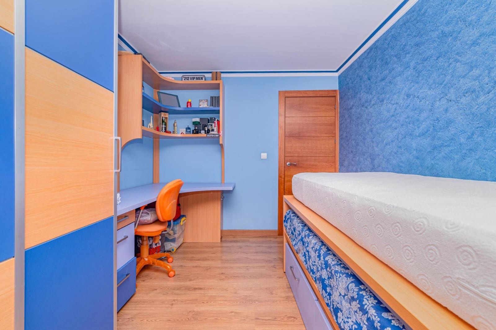 Adosado de 6 habitaciones en Granada ciudad en venta - 385.000 € (Ref: 9427175)