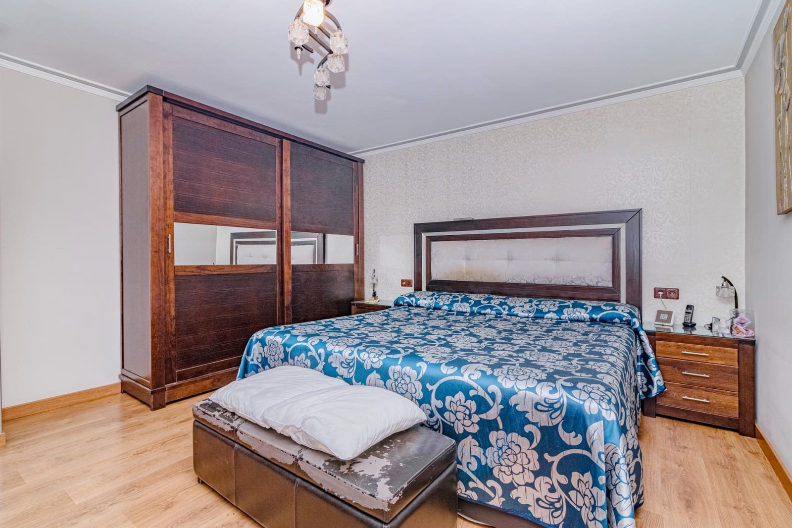 Adosado de 6 habitaciones en Granada ciudad en venta - 385.000 € (Ref: 9427175)