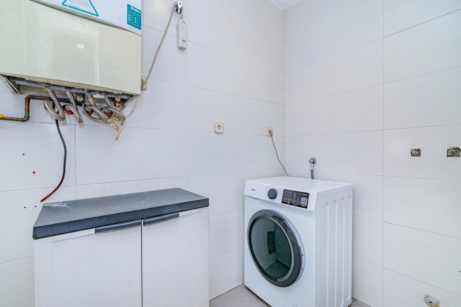 Adosado de 6 habitaciones en Granada ciudad en venta - 385.000 € (Ref: 9427175)