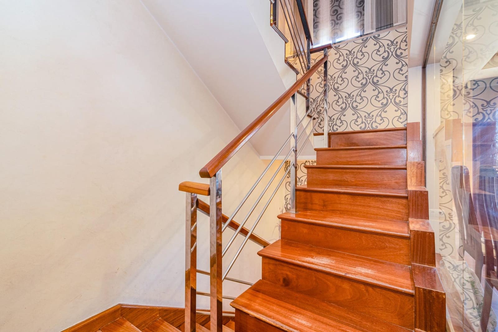 Adosado de 6 habitaciones en Granada ciudad en venta - 385.000 € (Ref: 9427175)